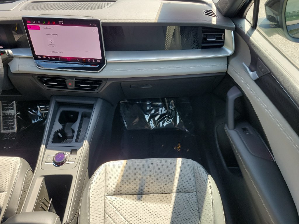 Certified 2026 Volkswagen Tiguan SE R-Line FWD image 15