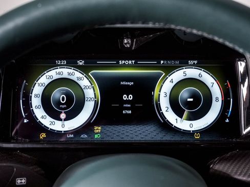 Used 2025 Aston Martin V8 Vantage Coupe RWD image 27