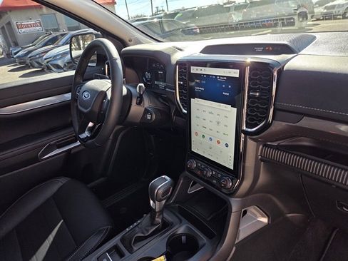 Used 2025 Ford Ranger Lariat w/ Trailer Tow Package image 8