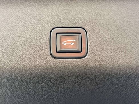 Used 2022 Chevrolet Suburban RST w/ Luxury Package AWD/4WD image 10