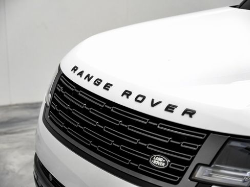 Used 2024 Land Rover Range Rover SE image 26