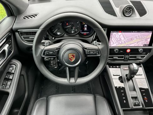 Used 2025 Porsche Macan image 15