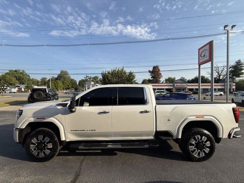 Used 2025 GMC Sierra 2500 Denali w/ Technology Package AWD/4WD image 4