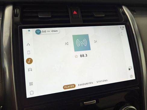 Used 2024 Land Rover Discovery Dynamic SE image 48