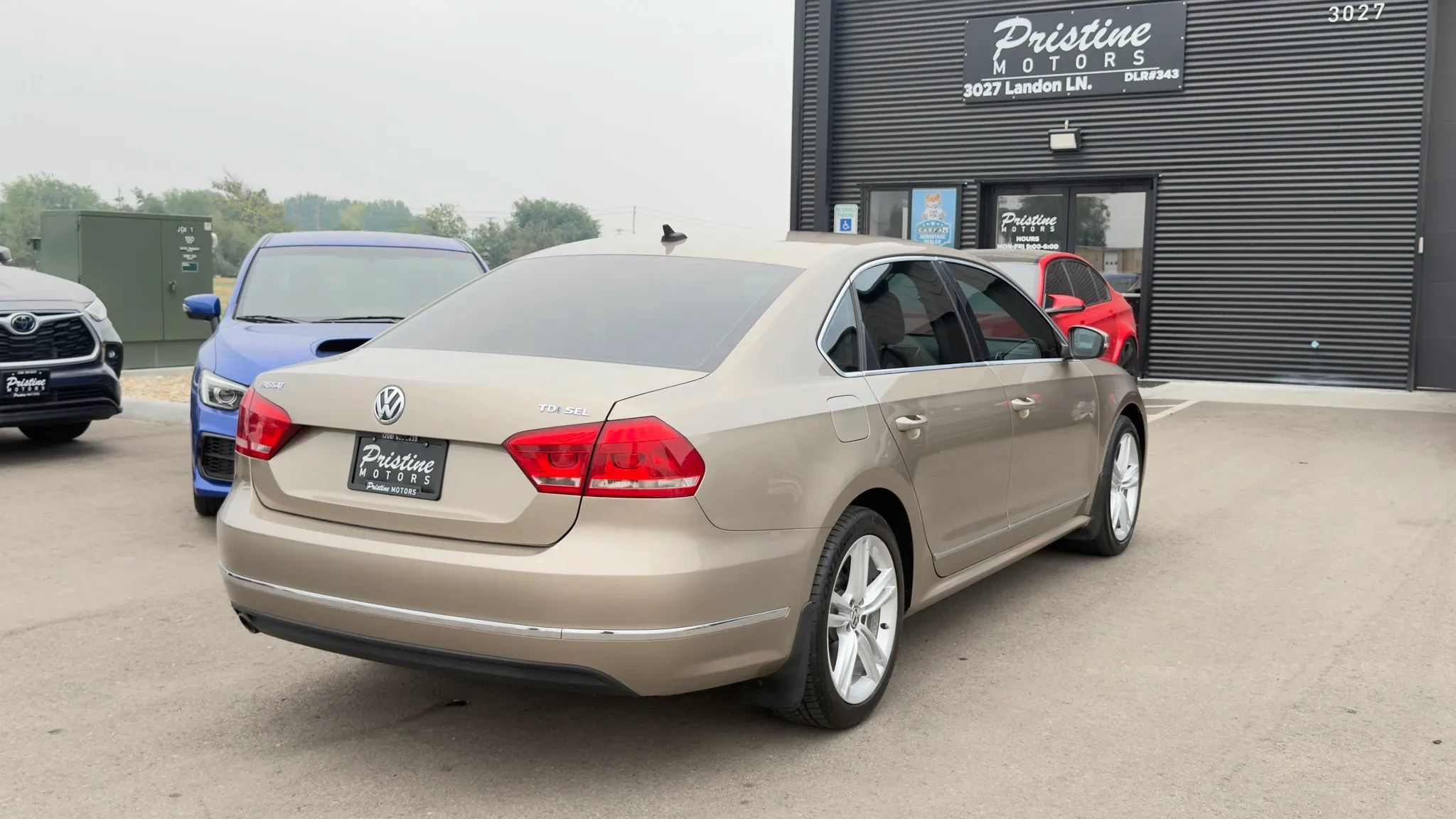 Used 2015 Volkswagen Passat TDI SEL Premium FWD image 4
