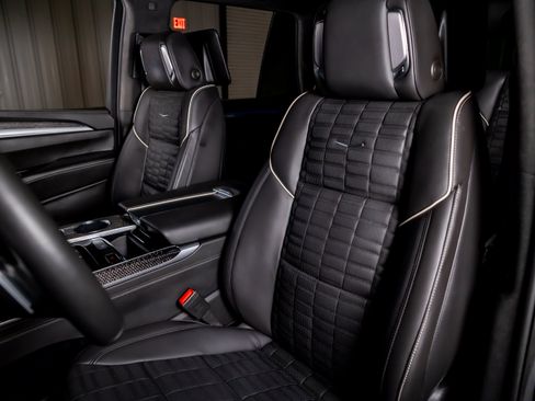 Used 2025 Cadillac Escalade V w/ LPO, ONYX Package AWD/4WD image 5