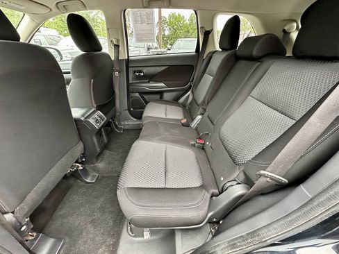 Used 2019 Mitsubishi Outlander ES FWD image 11