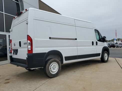 Used 2025 RAM ProMaster 2500 w/ Storage Group image 4