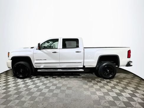Used 2018 GMC Sierra 2500 Denali AWD/4WD image 4