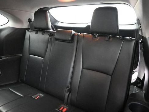 Used 2021 Toyota Highlander XLE FWD image 21