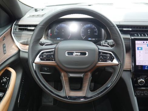 Used 2025 Jeep Grand Cherokee L Summit w/ Advanced Protech Group IV AWD/4WD image 19