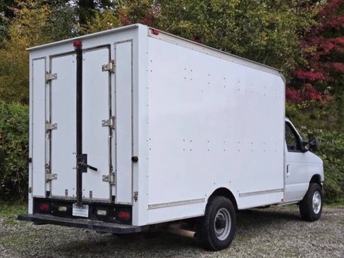 Used 2015 Ford E-350 and Econoline 350 Super Duty w/ Power Windows & Locks Group RWD image 4