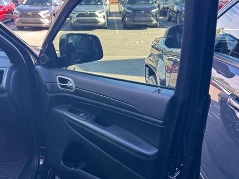 Used 2020 Jeep Grand Cherokee Altitude image 17