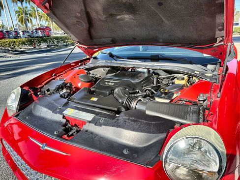 Used 2005 Ford Thunderbird image 29