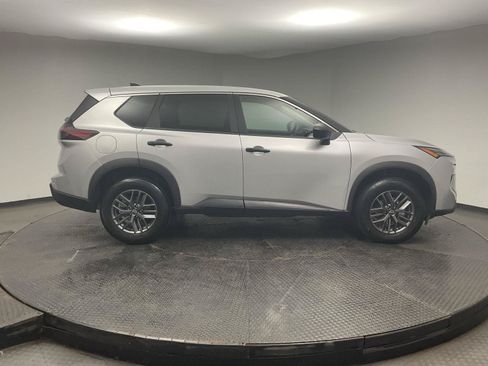 Used 2024 Nissan Rogue S FWD image 8