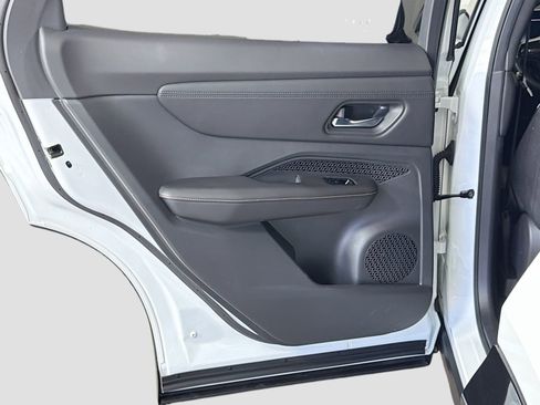 Used 2023 Nissan Ariya FWD image 25