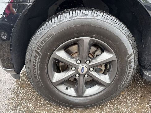 Used 2018 Ford Expedition XLT w/ Equipment Group 202A AWD/4WD image 4