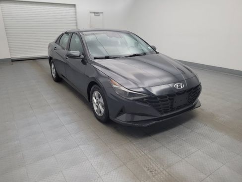 Used 2021 Hyundai Elantra SE image 13