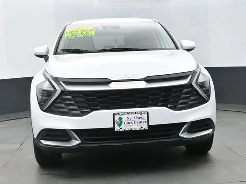 Used 2025 Kia Sportage LX image 3