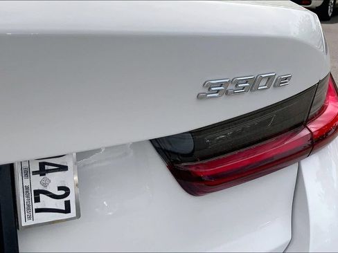 Used 2024 BMW 330e w/ Convenience Package RWD image 8
