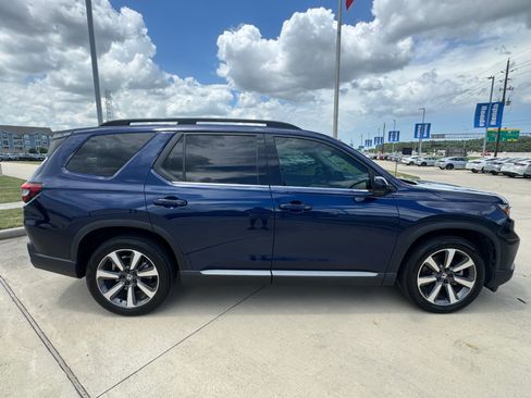 Certified 2025 Honda Pilot Elite image 9