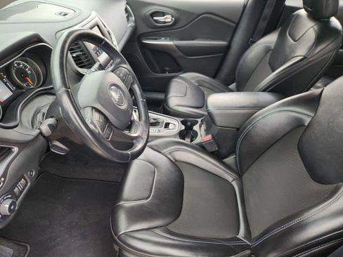 Used 2020 Jeep Cherokee Latitude Plus w/ Comfort/Convenience Group image 9