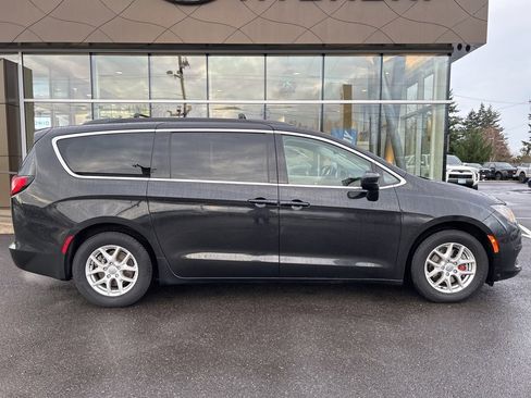 Used 2020 Chrysler Voyager Lxi image 4