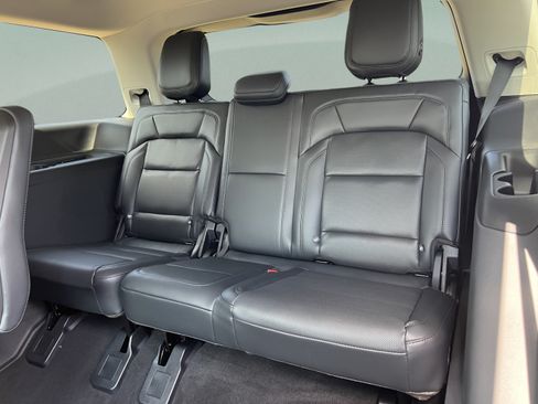 New 2027 Lincoln Navigator Premiere RWD image 22