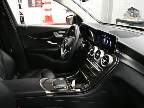 Used 2021 Mercedes-Benz GLC 300 4MATIC image 32