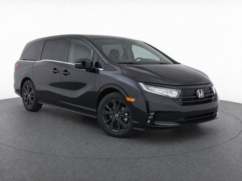 Used 2024 Honda Odyssey Sport image 3