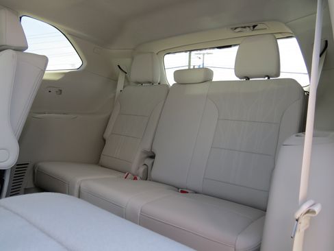 New 2026 Buick Enclave Avenir w/ Super Cruise Package image 12