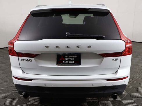 Used 2021 Volvo XC60 T5 Momentum w/ Premium Package image 14