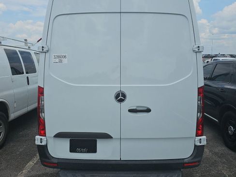 Used 2021 Mercedes-Benz Sprinter 2500 image 2