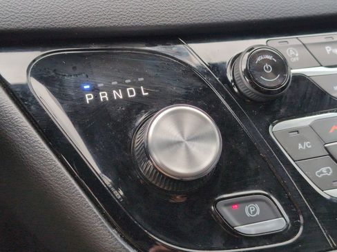 Used 2025 Chrysler Pacifica Select image 22