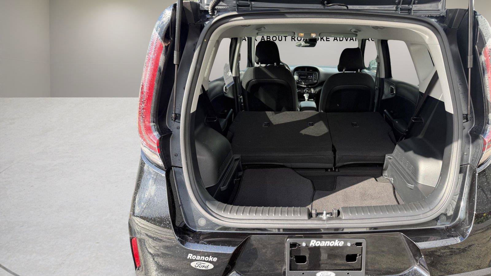 Used 2025 Kia Soul LX FWD image 18