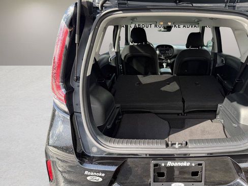 Used 2025 Kia Soul LX FWD image 18