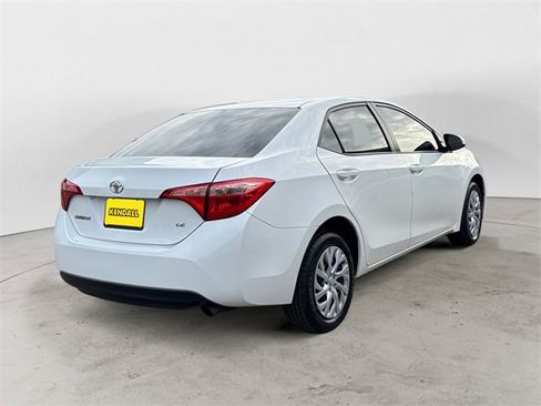 Used 2017 Toyota Corolla LE image 5