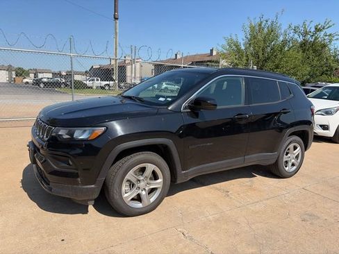 Used 2024 Jeep Compass Latitude AWD/4WD image 4