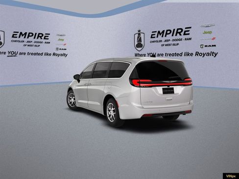 New 2026 Chrysler Pacifica Select image 6
