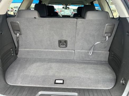 Used 2017 Chevrolet Traverse LT w/ Style and Technology Package FWD image 9