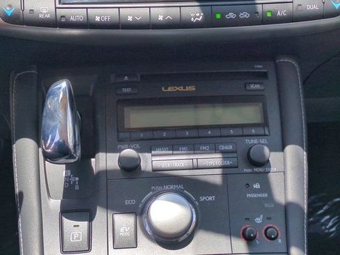 Used 2011 Lexus CT 200h Premium FWD image 22