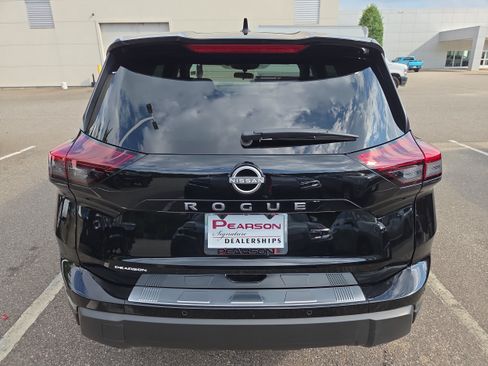 Used 2026 Nissan Rogue SV FWD image 4