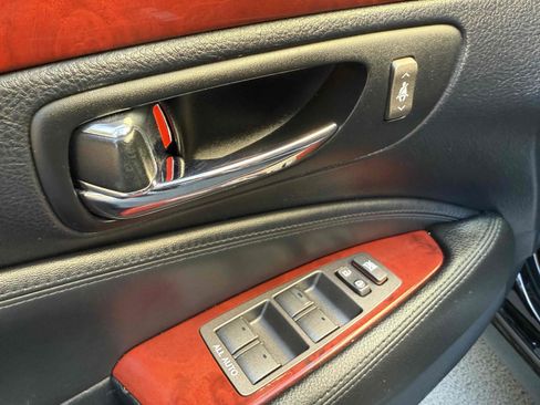 Used 2011 Lexus LS 460 image 39