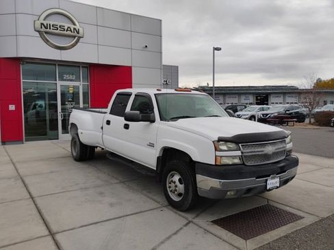 Used 2005 Chevrolet Silverado 3500 LS w/ Heavy-Duty Power Package image 3