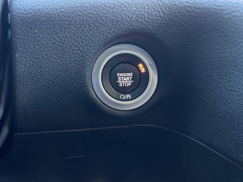 Used 2023 Chrysler Pacifica Touring-L w/ S Appearance Package image 17