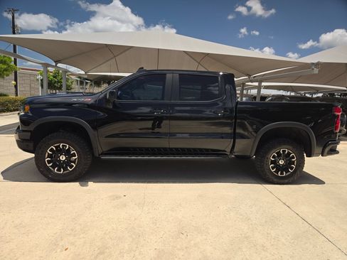 Used 2024 Chevrolet Silverado 1500 ZR2 w/ Technology Package AWD/4WD image 6