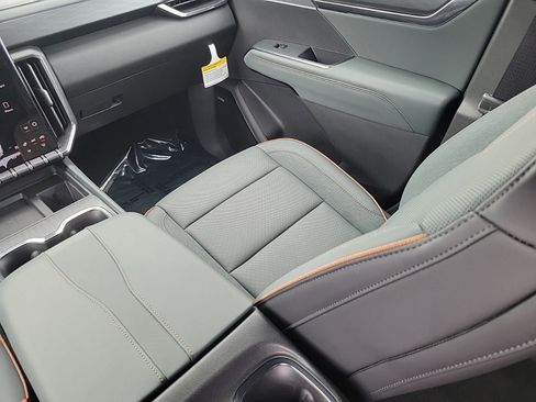 New 2026 GMC Acadia AT4 w/ Luxury Package AWD/4WD image 13