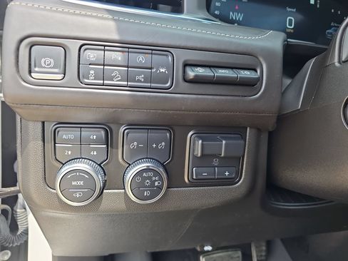 Used 2023 GMC Yukon Denali Ultimate AWD/4WD image 27