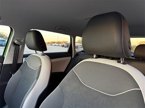 New 2025 Volkswagen Taos SE image 10