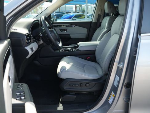 Used 2025 Honda Pilot EX-L image 16